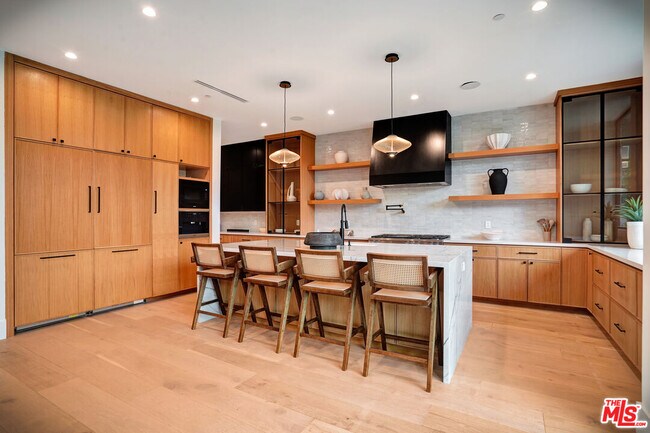 Building Photo - 15602 Morrison St