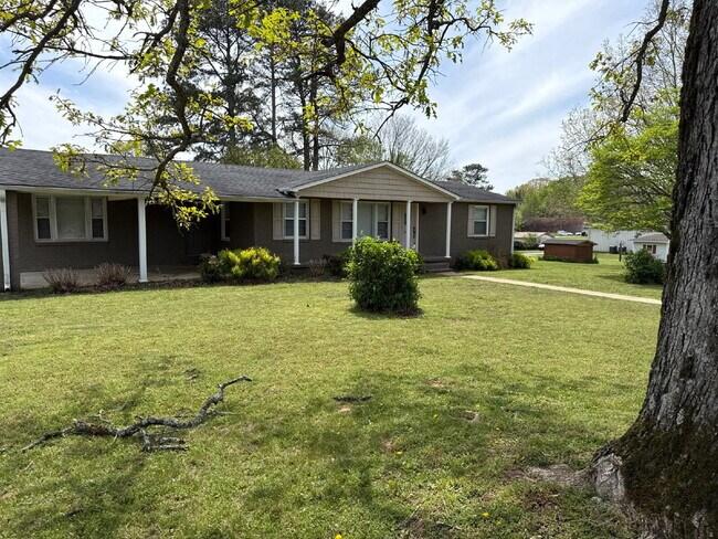Building Photo - "Charming 4-Bedroom Home with Hardwood Floors on Ready Section Road!"