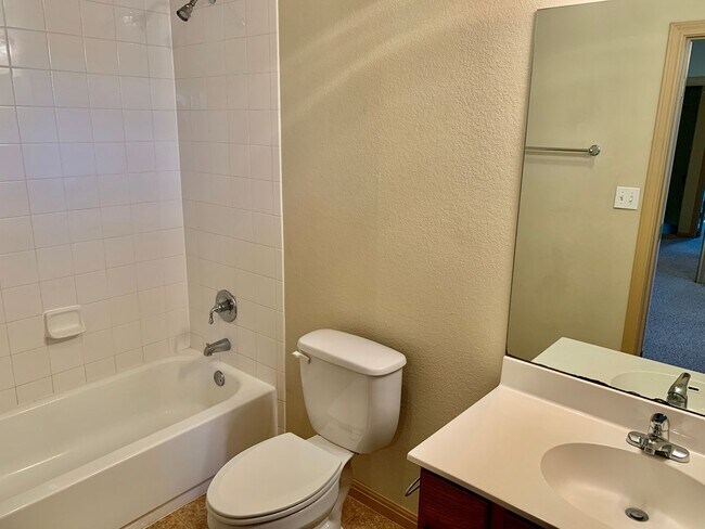 Building Photo - Beautiful 2 Bed/2.5 Bath Home in Round Roc...