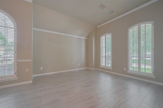 Building Photo - 8814 Fairbloom Ln