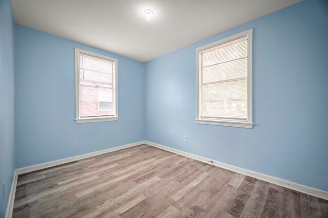 Building Photo - 1723 E 23rd St