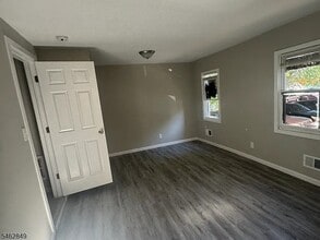 Building Photo - 455 Henry St