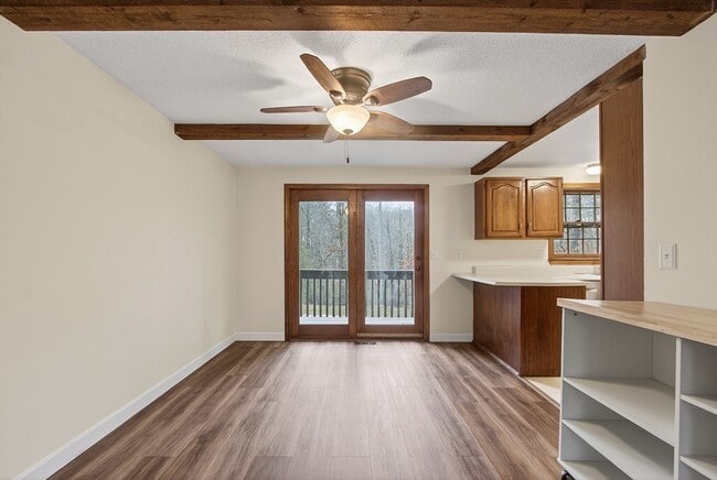 Building Photo - A 11 Scotty Hollow Dr