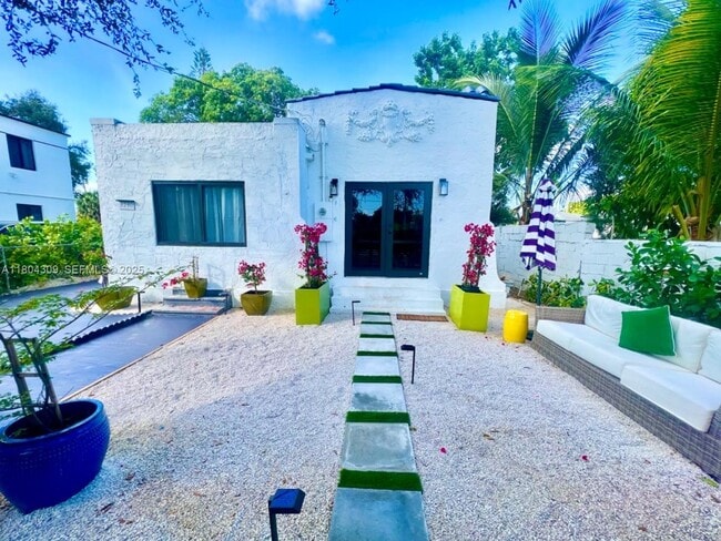 Building Photo - 8280 NE 1st Pl