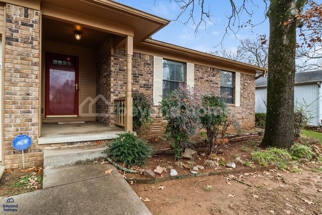 Building Photo - Beautiful 3-Bed 2 Bath Home with Massive Fenced Yard & Private Deck!