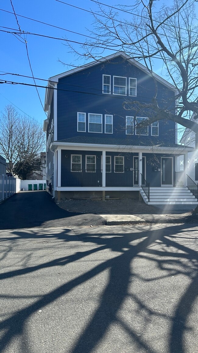 Building Photo - 113 Wyman St