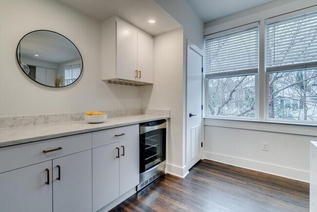 Building Photo - 120 Peachtree Memorial Dr NW
