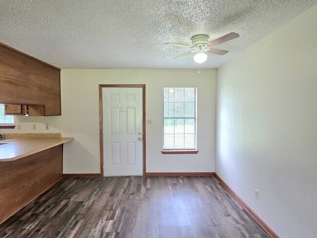 Building Photo - Open-Concept Brick Home - Cantonment