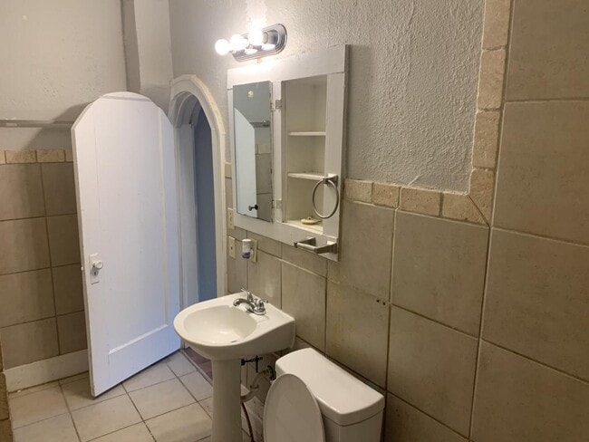 Building Photo - 201 S Lowry St