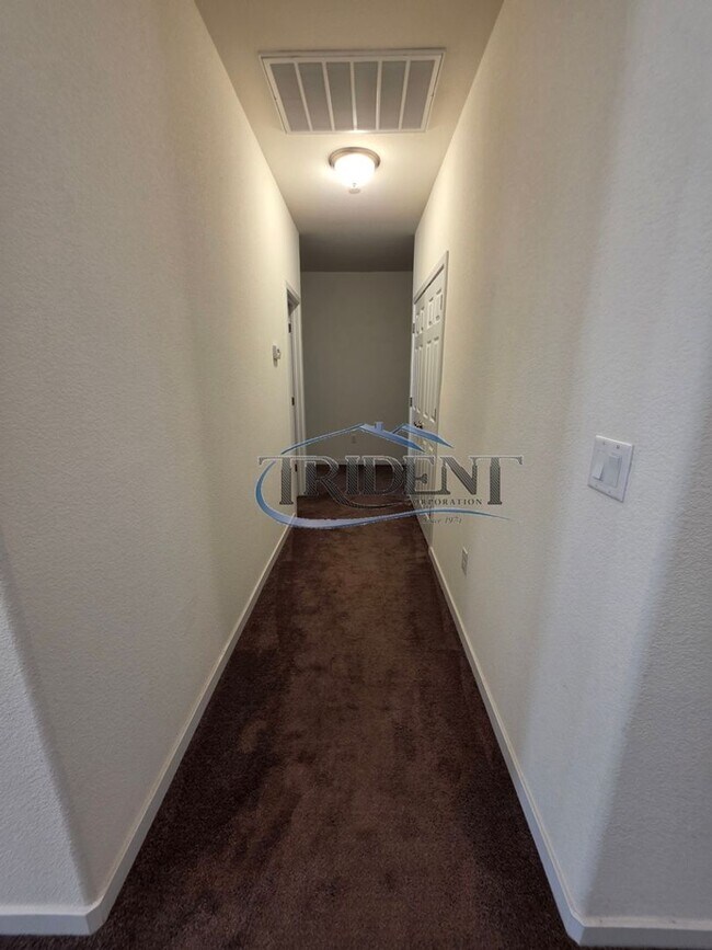 Building Photo - 2062 River Rock Dr