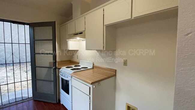 Building Photo - 435 Hawthorne Dr