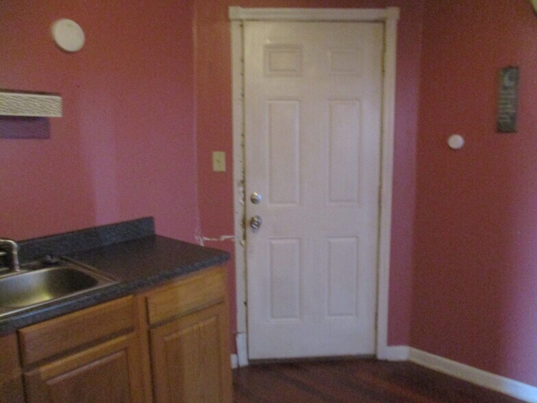 Building Photo - 43 E Main St