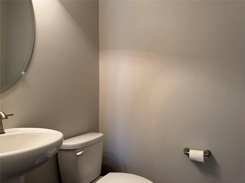 Building Photo - 414 Spring View Dr