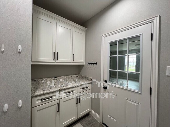 Building Photo - 5413 Harrys Pl