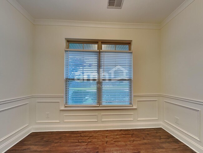 Building Photo - 1682 Weatherbrook Cir