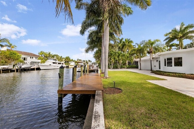 Building Photo - 633 Solar Isle Dr