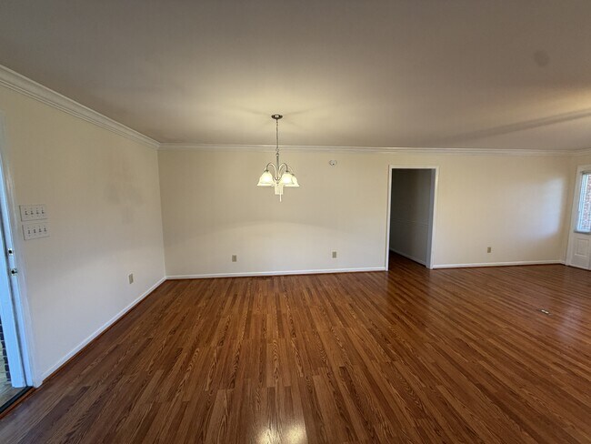 Building Photo - 236 Meadow Oaks Dr