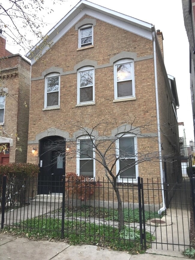 Primary Photo - 851 N Hermitage Ave