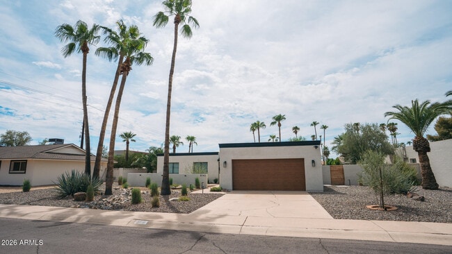 Building Photo - 8743 E Bonita Dr