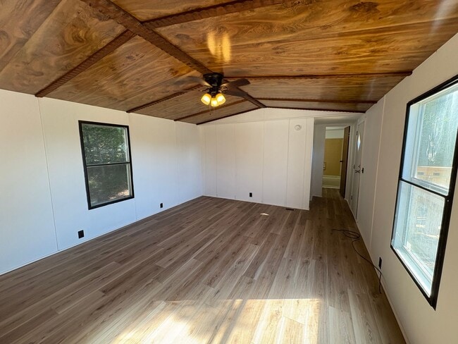 Building Photo - Two bedroom single wide on a private lot!
