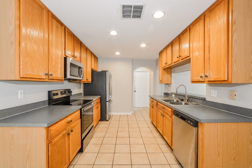 Building Photo - 13323 Briar Forest Ct