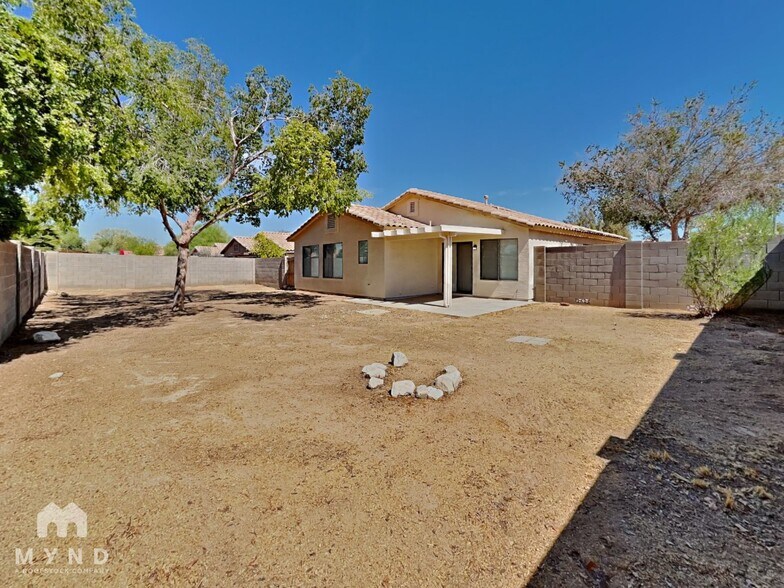 Building Photo - 16025 W Lilac St