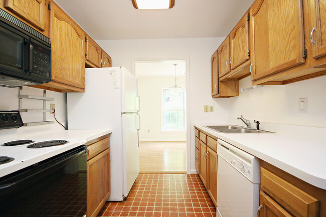 Building Photo - Pet Friendly Locust Meadows Townhome (Appl...