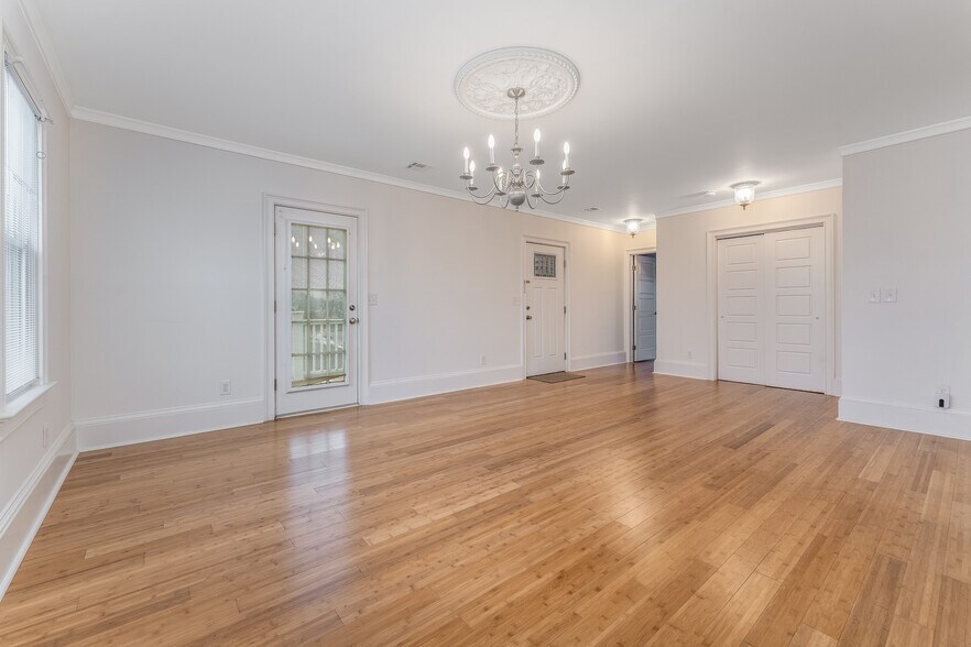 Building Photo - 16 Main St