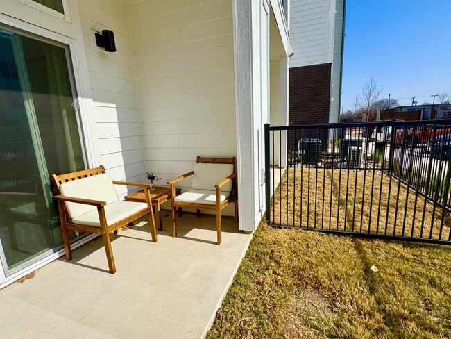 Building Photo - 1301 Leah Ave