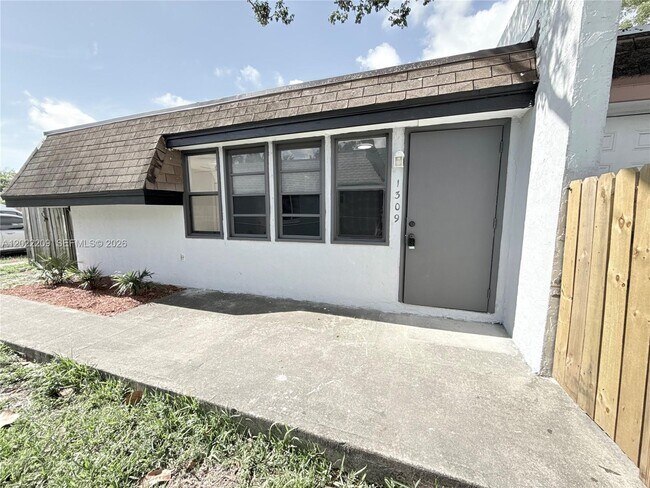 Building Photo - 1309 NW 8th Ave
