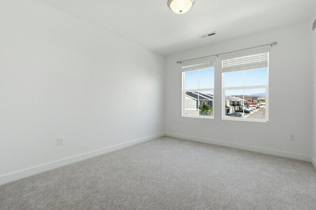 Building Photo - 506 S Highpoint Dr