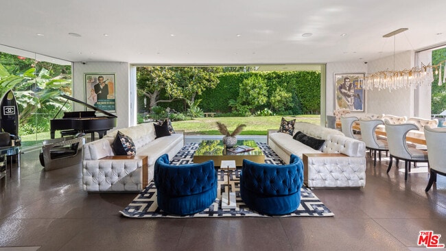 Building Photo - 1111 Sierra Alta Way