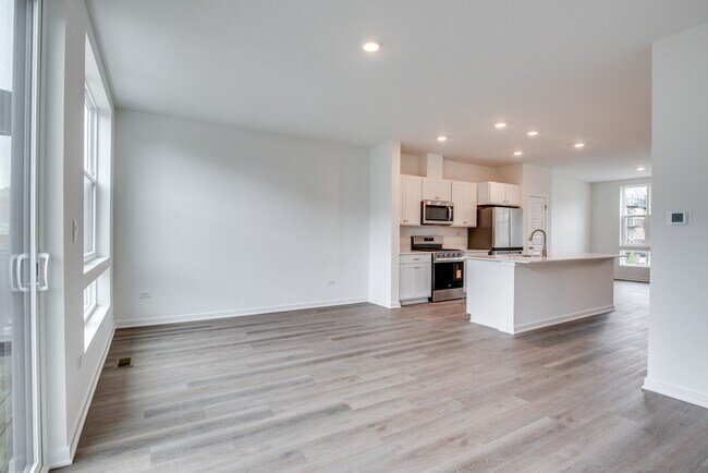Building Photo - 382 Summit Cir
