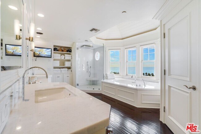 Building Photo - 6277 Sea Star Dr