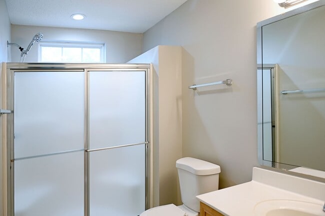 Building Photo - Charming 3BR Ranch in Osprey Woods – Screened Porch & Vaulted Ceilings