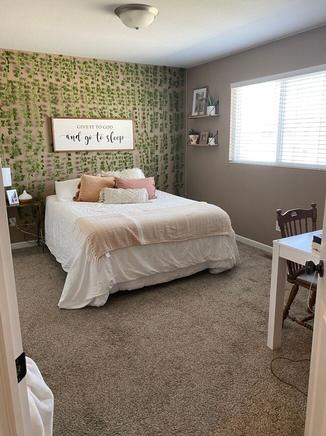 Building Photo - 3 bed 2.5 Bath Twin Home SORRY NO PETS!!