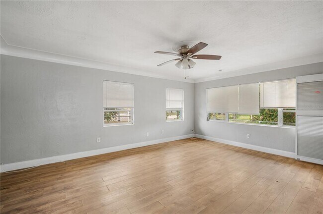 Building Photo - 2540 11th Ave S