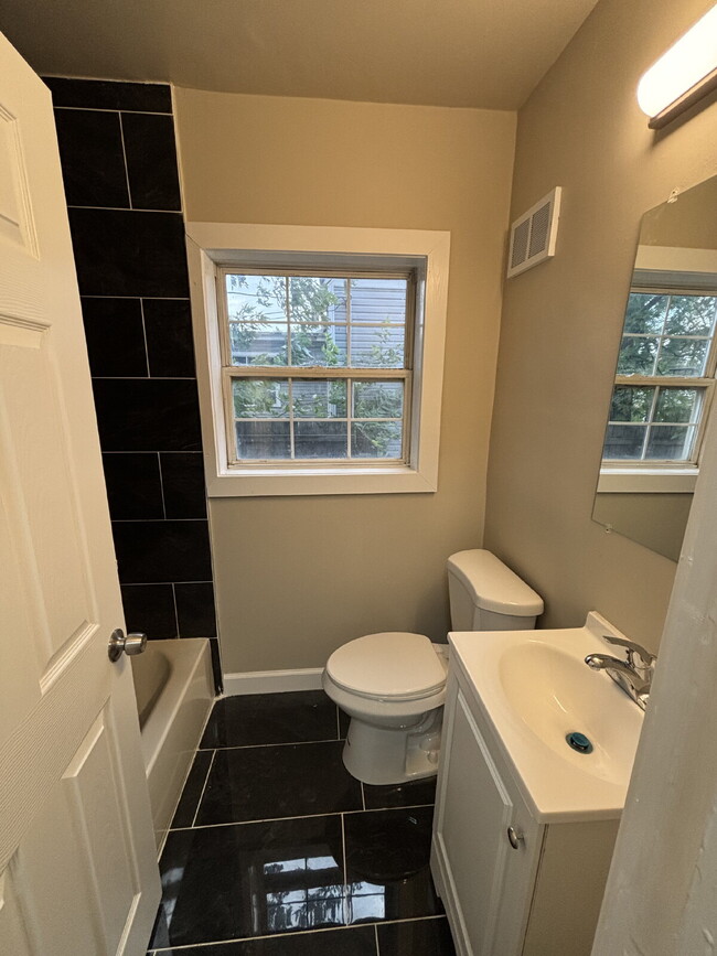Building Photo - Charming 3-Bedroom Home with Spacious Yard...