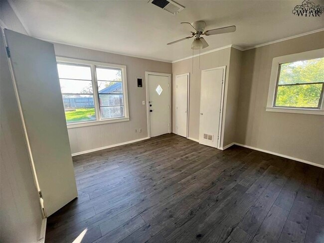 Building Photo - 3107 Ave R