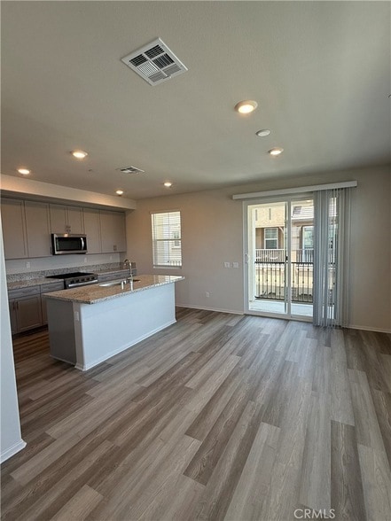 Building Photo - 40475 Melrose Dr