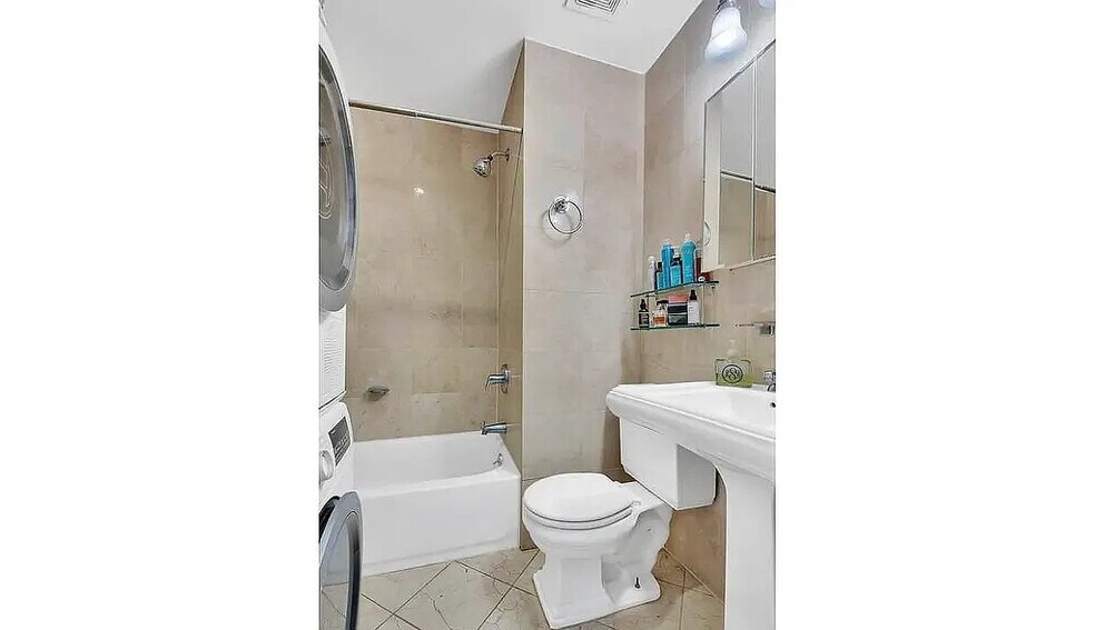 Building Photo - 120 Christopher St