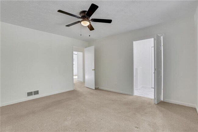 Building Photo - 4684 Ben Hill Dr