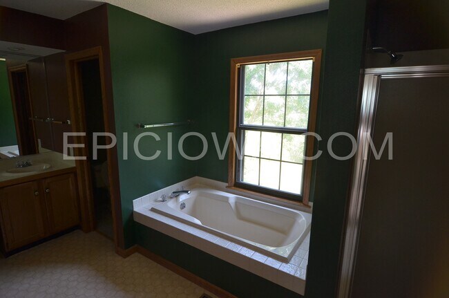 Building Photo - 372 Willshire Ct NE