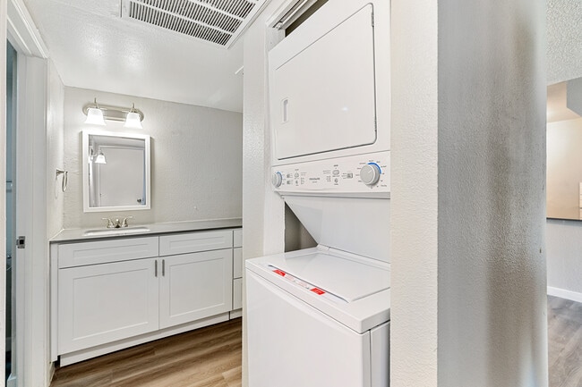 Building Photo - Rowan