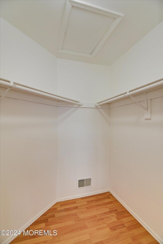 Building Photo - 43 Hummingbird Ct