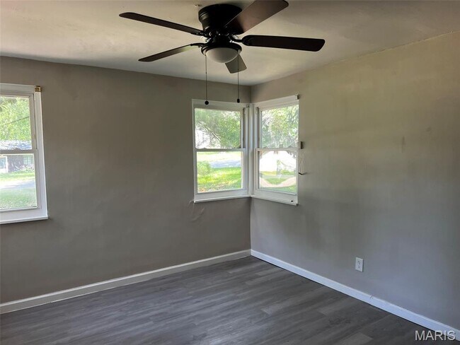 Building Photo - 544 Hentschel Pl