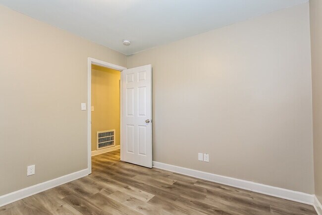 Building Photo - 209 Nila Dawn Ave