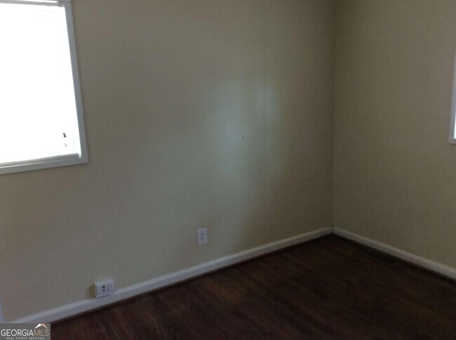 Building Photo - 105 E Mimosa Dr