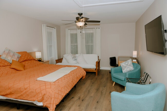 Building Photo - 608 N Emerson Ave