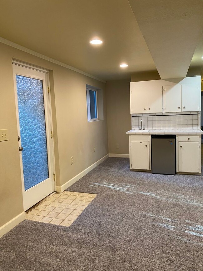 Building Photo - Beautiful 4 Bedroom Gem – Walk to Juanita Beach! Up to $1500 incentive!